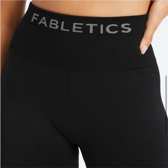 New! Fabletics Sync Seamless High-Waisted 7/8
Legging Black - Picture 7 of 8
